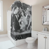 Rideaux De Douche Couple à boire au bar bondé (En situation)