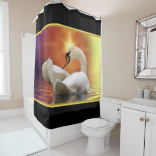 Rideaux De Douche Cygne blanc dans un lac au coucher du soleil d'or