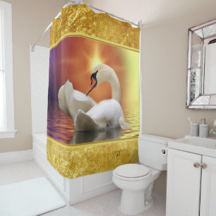 Rideaux De Douche Cygne blanc dans un lac au coucher du soleil d'or