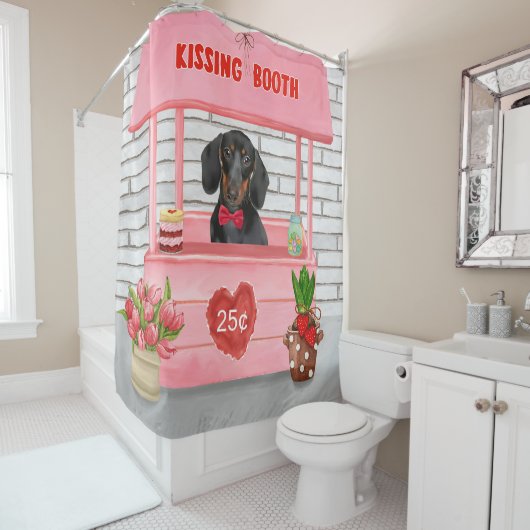 Rideaux De Douche Dachshund Chien Valentine's Day Kissing Booth (En situation)
