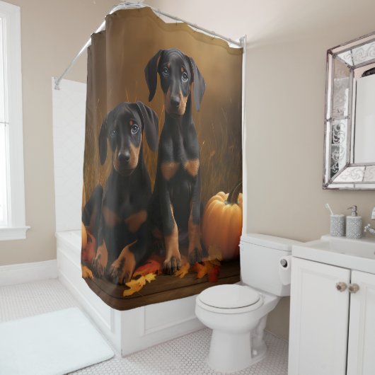 Rideaux De Douche Doberman Chiot Automne Citrouille de plaisir (En situation)