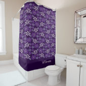 Rideaux De Douche Doodle à fleurs violet foncé monogramme élégant (En situation)