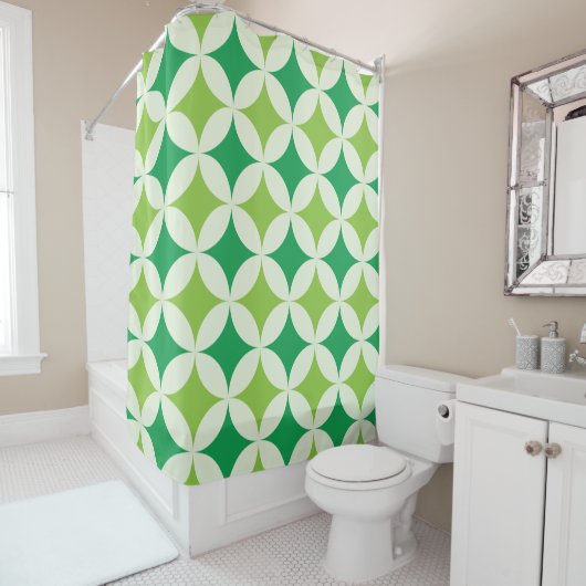 Rideaux De Douche Éclats de milieu de siècle blanc et vert sur des c (En situation)