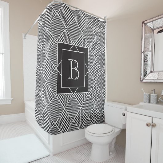 Rideaux De Douche Elégant Monogramme Houndstooth Design noir & blanc (En situation)