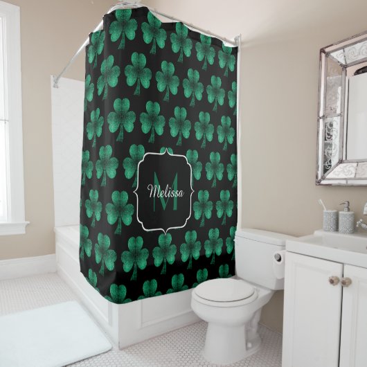 Rideaux De Douche Emerald Green Sparkle Shamrock noir Monogramme (En situation)
