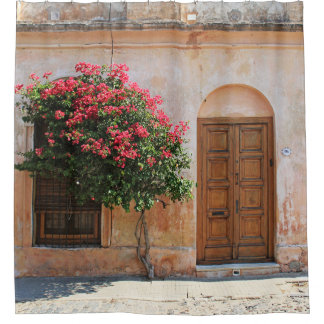 RIDEAUX DE DOUCHE FLEURS DE PÉTAL ROUGE SUR MUR BÉTON