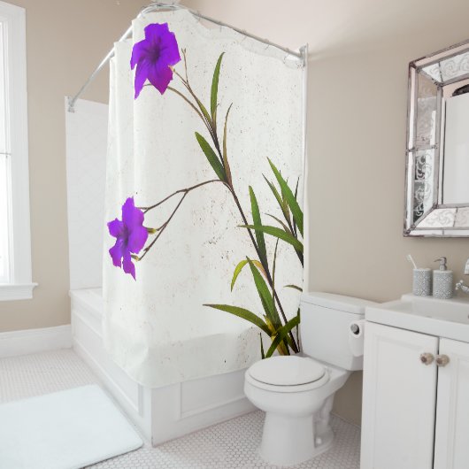 Rideaux De Douche Fleurs violettes dans la brise (En situation)
