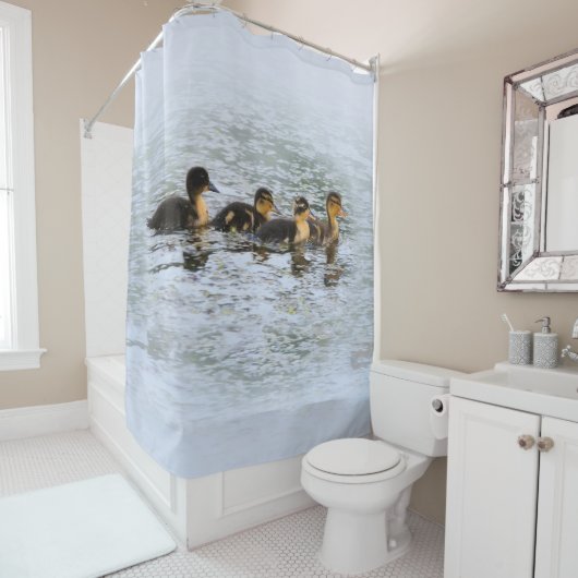 RIDEAUX DE DOUCHE FOUR DUCKLETS SWIMMING (En situation)