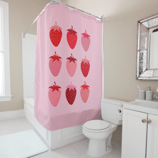 Rideaux De Douche Fraises Esthétiques Roses Et Rouges Préppines (En situation)