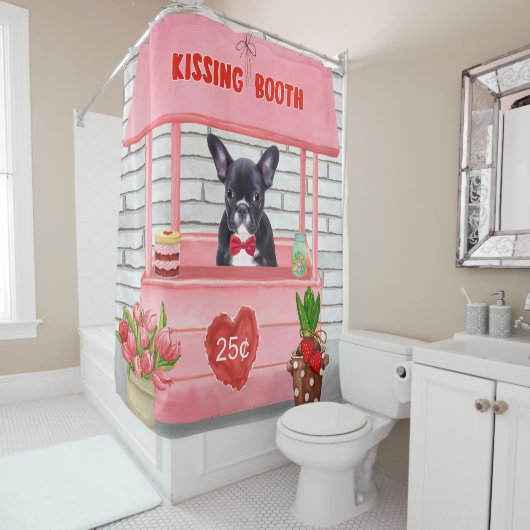 Rideaux De Douche French Bulldog Valentine's Day Kissing Booth (En situation)
