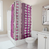 Rideaux De Douche Frontière ethnique de Fuchsia Abstraite (En situation)