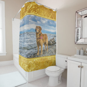 Rideaux De Douche Golden retriever se tenant sur l'océan bleu