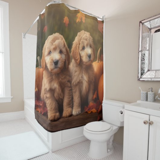 Rideaux De Douche Goldendoodle Chiot Automne Citrouille délice (En situation)