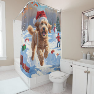 Rideaux De Douche Goldendoodle courant dans la neige avec un chapeau