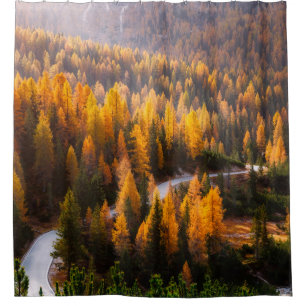 Rideaux De Douche Grande vue sur la route sinueuse. Dramatique et ma