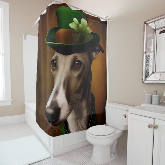 Rideaux De Douche Greyhound Dog en tenue de la Saint Patrick (En situation)