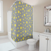 Rideaux De Douche Gris moderne et points jaunes (En situation)