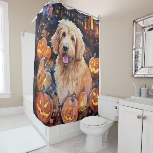 Rideaux De Douche Halloween Goldendoodle avec la peur Citrouille (En situation)