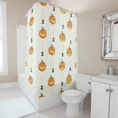 Rideaux De Douche Halloween seamless pattern with pumpkins and candl (En situation)