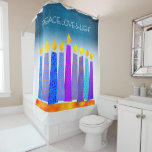 Rideaux De Douche Hanoukka Turquoise bougies Boho Peace Love Light<br><div class="desc">"Paix, amour et lumière." Une illustration ludique, moderne et artistique de bougies motifs de saumons dans une menorah vous aide à inaugurer les vacances de Hanoukka. Des bougies bleues assorties de motifs de fausse feuille colorés recouvrent un dégradé texturé turquoise en arrière - plan blanc. Sentez la chaleur et la...</div>