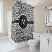 Rideaux De Douche Hexagones noirs et blancs avec Monogramme Géométri (En situation)