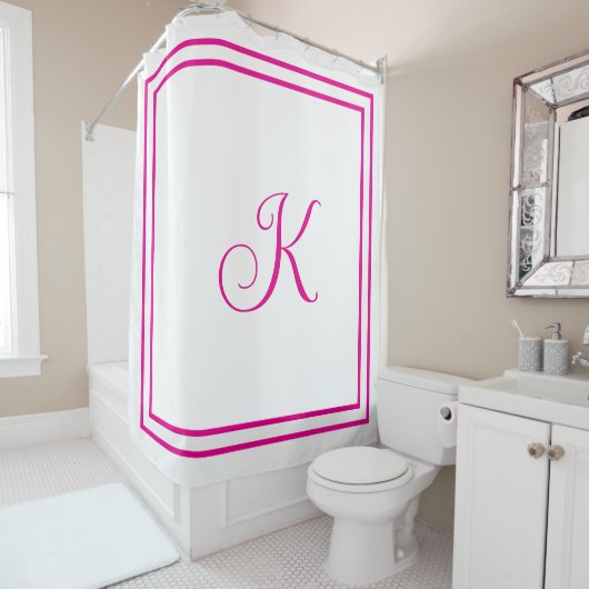Rideaux De Douche Initiales de monogramme rose chaud blanc personnal (En situation)