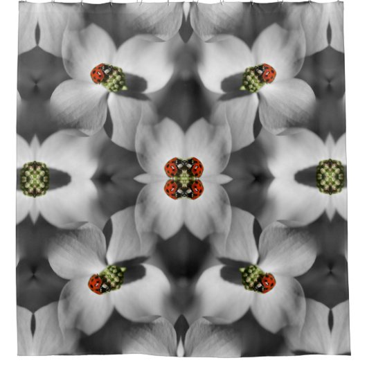 Rideaux De Douche Ladybug Sur La Fleur De Dogwood Nature Abstraite (Devant)
