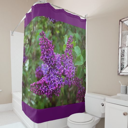 Rideaux De Douche Lilacs pourpres le jour du printemps