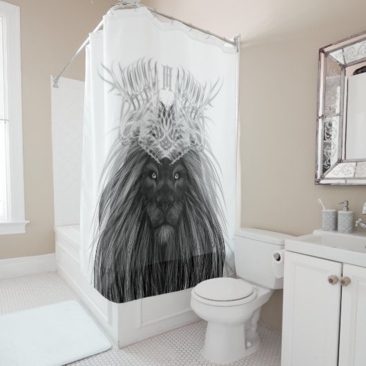 Rideaux De Douche Lion noir avec couronne Antlers et monogramme (En situation)