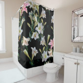 Rideaux De Douche Lys floraux : peinture arrière - plan noire (En situation)