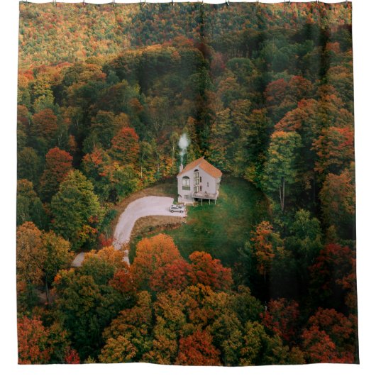 RIDEAUX DE DOUCHE MAISON BLANCHE ET BROWN ENTOURÉE D'ARBRES (Devant)