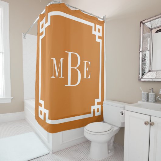 Rideaux De Douche Monogramme de la frontière clé grecque orange brûl (En situation)