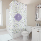 Rideaux De Douche Monogramme floral personnalisé violet (En situation)