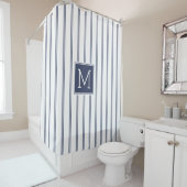 Rideaux De Douche Monogramme Motif moderne de bandes bleu marine (En situation)