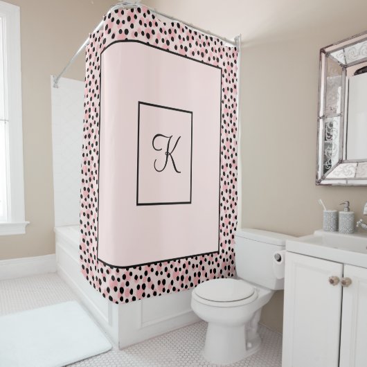 Rideaux De Douche Monogramme rose points noirs pois (En situation)