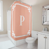 Rideaux De Douche Monogramme simple clé grecque blanche et pêche (En situation)