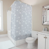 Rideaux De Douche Muted Gray And White Wildflower Pattern (En situation)