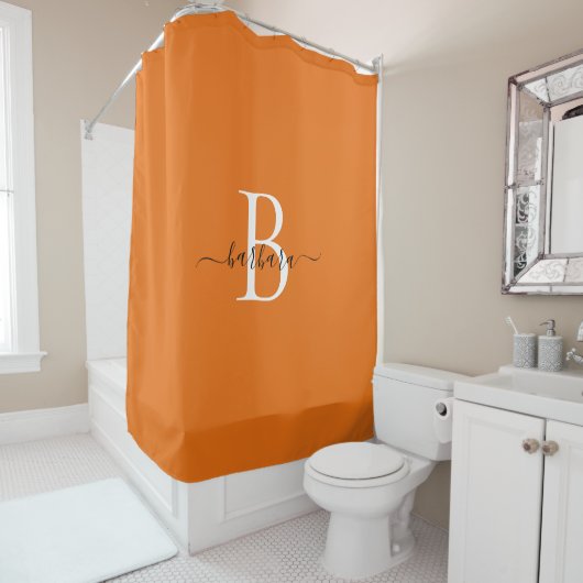Rideaux De Douche Nom élégant en écriture orange monogramme (En situation)