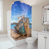 Rideaux De Douche Old Blue Boat by the Seashore (En situation)
