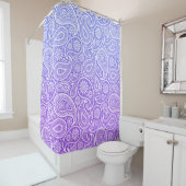 Rideaux De Douche Paisley blanc sur violet à ombre bleue (En situation)