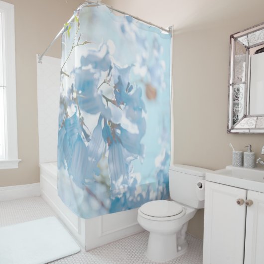 Rideaux De Douche Pastel Bleu Doux Jacaranda Arbre Fleurs Fleurs (En situation)