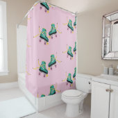 Rideaux De Douche Patins à rouleaux rétrogrades : motif rose. (En situation)