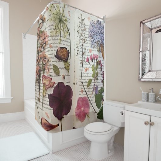 Rideaux De Douche Pédales dans un livre (En situation)