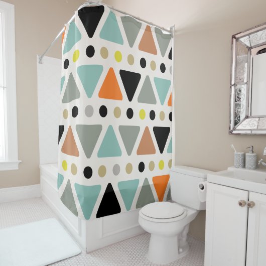 Rideaux De Douche Points Triangles modernes du milieu du siècle colo (En situation)
