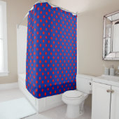 Rideaux De Douche Red On Blue Polka Dots Pattern Design (En situation)