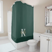 Rideaux De Douche Script moderne Emerald Green Monogram (En situation)