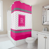 Rideaux De Douche Tendance rose chaud et argent rayé Monogramme (En situation)