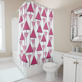 Rideaux De Douche Triangles modernes du milieu du siècle (En situation)