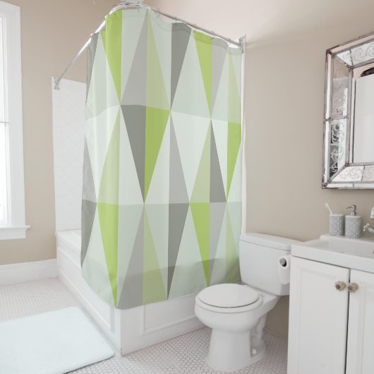 Rideaux De Douche Triangles modernes du milieu du siècle Chartreuse (En situation)