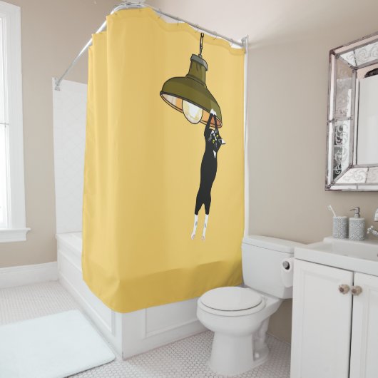 Rideaux De Douche Tuxedo Chat suspendu sur la lampe (En situation)